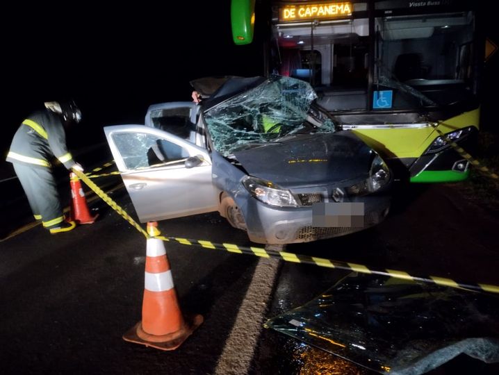 COLISÃO ENTRE CARRO E ÔNIBUS DEIXA UM MORTO E QUATRO FERIDOS NA BR-373, EM CANDÓI